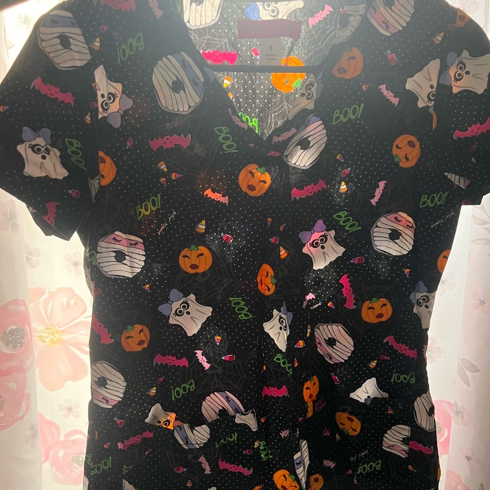 Betsy Johnson Halloween scrub top Small